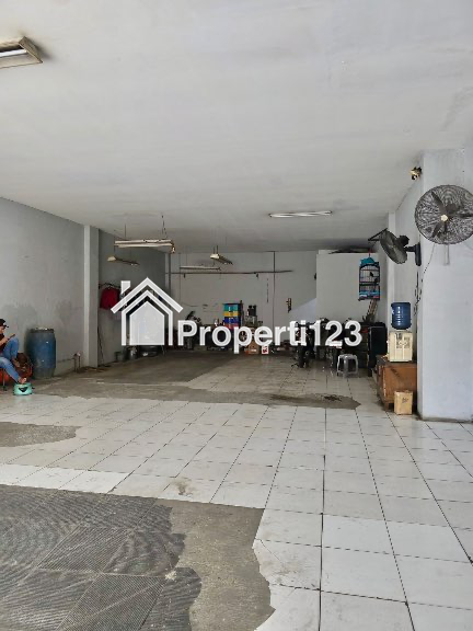 Ruko Showroom Pinggir Jalan di Sultan Agung Bekasi - 5