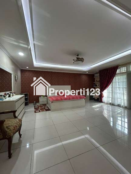 Dijual Rumah Megah 2 Lantai dengan Kolam Renang di Jakarta Selatan - 7