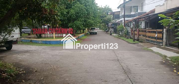 Rumah Gaya Kontemporer 4 Kamar Tidur 2 Kamar Mandi Carport di Arcamanik Bandung - 12