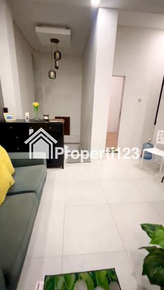 Rumah Gaya Kontemporer 4 Kamar Tidur 2 Kamar Mandi Carport di Arcamanik Bandung - 9