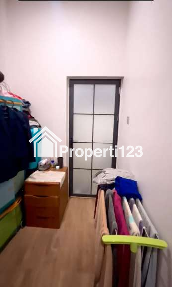 Rumah Gaya Kontemporer 4 Kamar Tidur 2 Kamar Mandi Carport di Arcamanik Bandung - 8