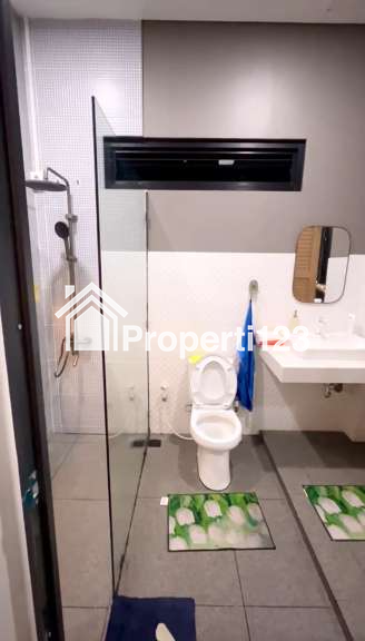 Rumah Gaya Kontemporer 4 Kamar Tidur 2 Kamar Mandi Carport di Arcamanik Bandung - 7