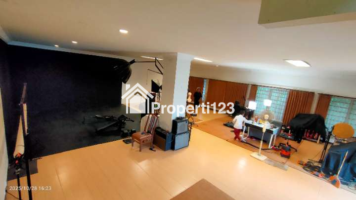 Tanah dan Bangunan di Jalan Raya Cilembu, Sumedang - 4