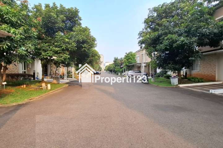 Rumah Dekat Club House Cluster Thomson Summarecon Serpong - 9
