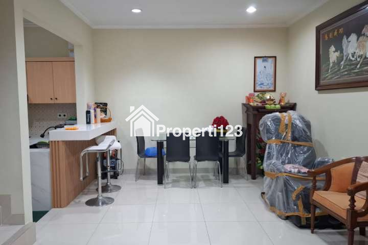 Rumah Dekat Club House Cluster Thomson Summarecon Serpong - 2