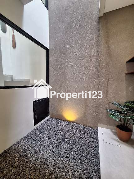 Rumah cantik minimalis konsep industrial di Cipinang Melayu Jaktim - 9