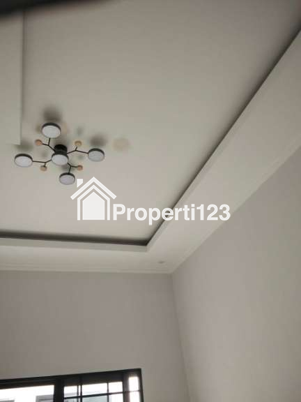 Rumah Baru Minimalis Modern Siap Huni Lokasi Strategis di Kertomenanggal Gayungan Surabaya Selatan - 4