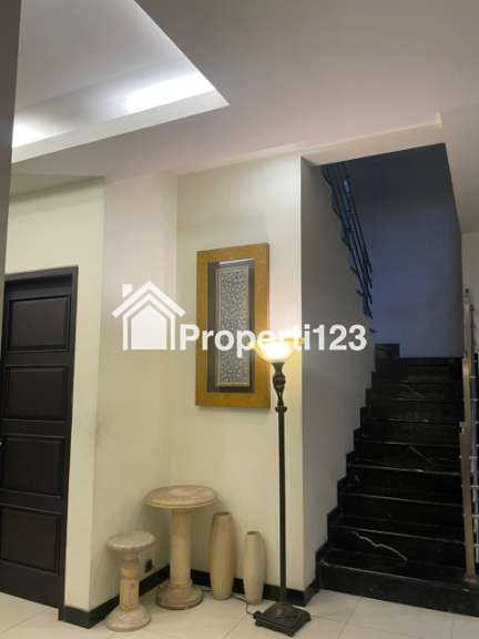 ‼️JUAL CEPAT‼️ Rumah Istimewa Nol Jalan Raya Semi Furnished Siap Huni Lokasi Karah Jambangan Surabaya Selatan - 9