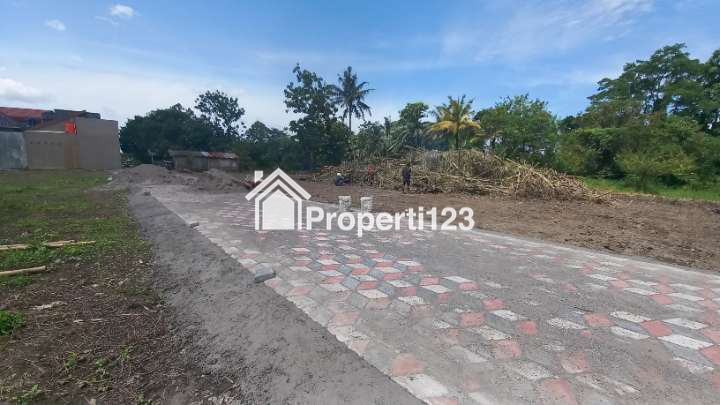 Tanah Jl Kaliurang km 10 selatan kampus UII dekat pasar Gentan Lapangan Jambitan sekolas BIAS Jakal  Kaliurang - 2