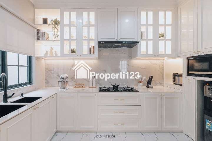 Siap Huni! Rumah Mewah 3 Lantai di Scarlet Lavon 2 Tangerang - 10