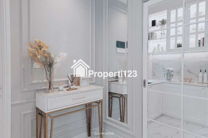 Siap Huni! Rumah Mewah 3 Lantai di Scarlet Lavon 2 Tangerang - 9