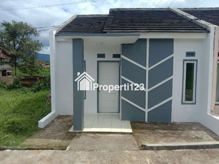 Rumah Asri nyaman strategis bebas banjir di Margahurip Banjaran - 2