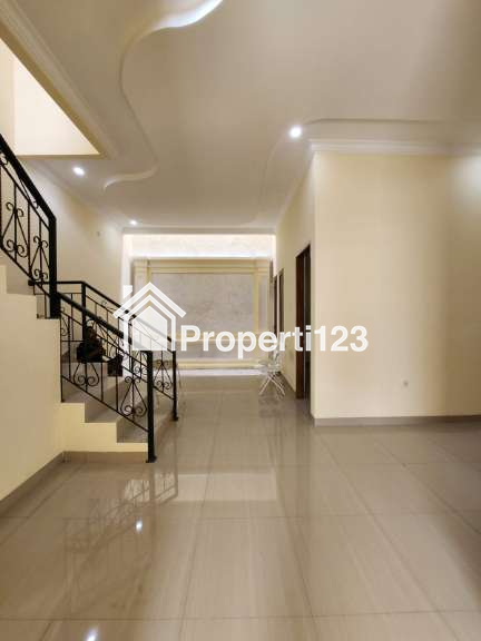 Rumah baru lokasi strategis di Rawamangun Jaktim - 7