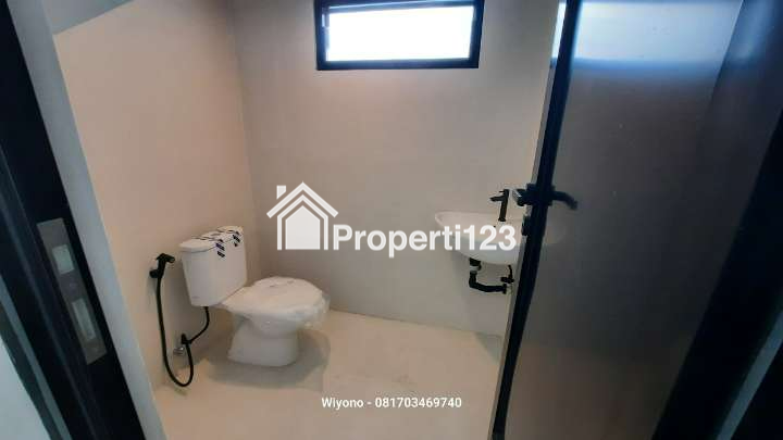 Rumah Purimas Rungkut Surabaya Akses Service Area Terpisah Colonial Modern 2025 - 8