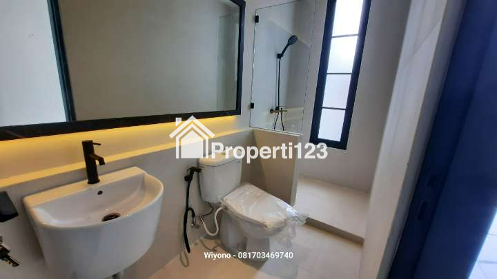 Rumah Purimas Rungkut Surabaya Akses Service Area Terpisah Colonial Modern 2025 - 13