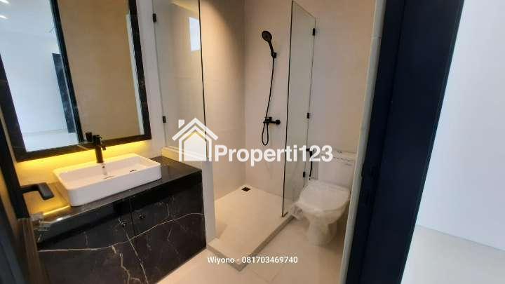 Rumah Purimas Rungkut Surabaya Akses Service Area Terpisah Colonial Modern 2025 - 11