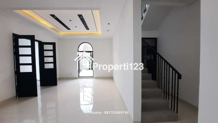 Rumah Purimas Rungkut Surabaya Akses Service Area Terpisah Colonial Modern 2025 - 4