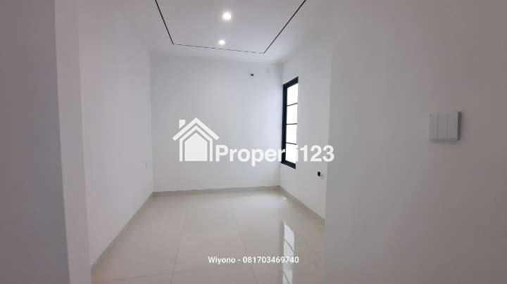 Rumah Purimas Rungkut Surabaya Akses Service Area Terpisah Colonial Modern 2025 - 7