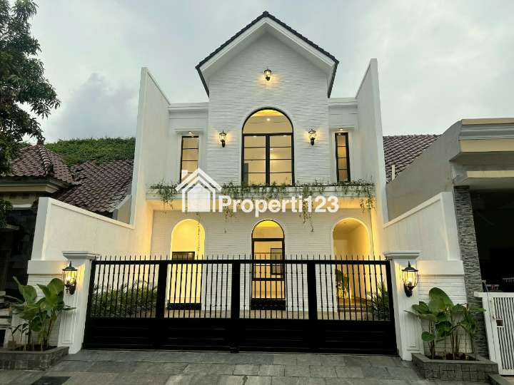 Rumah Purimas Rungkut Surabaya Akses Service Area Terpisah Colonial Modern 2025 - 2