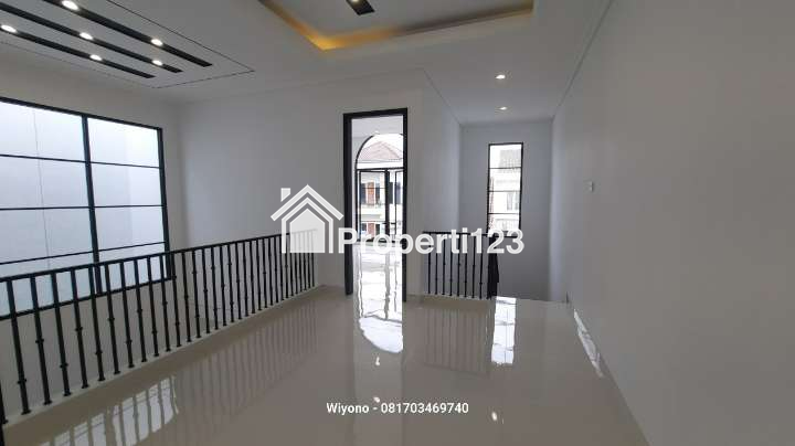 Rumah Purimas Rungkut Surabaya Akses Service Area Terpisah Colonial Modern 2025 - 9