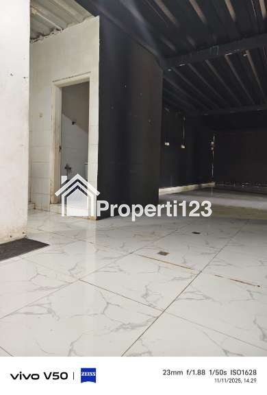 Ruang Usaha Pinggir Jalan Bango Raya Al Azhar Cilandak 13x7,5mter - 5