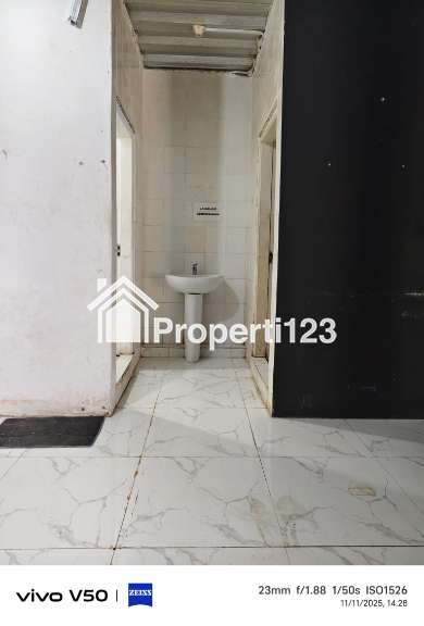 Ruang Usaha Pinggir Jalan Bango Raya Al Azhar Cilandak 13x7,5mter - 9