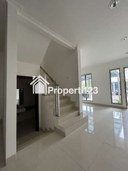 Dijual Rumah Modern Elegan di Cluster Piano, PIK Lokasi Favorit! - 2