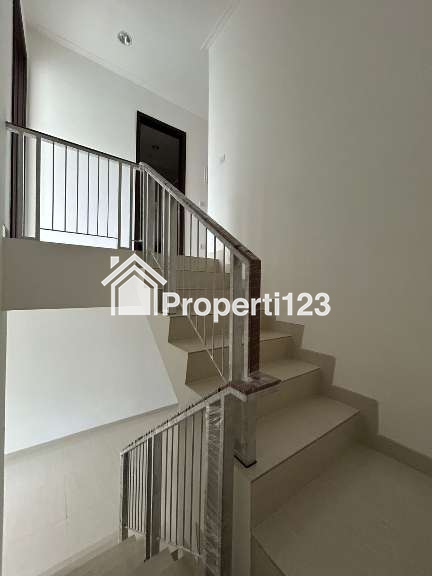 Dijual Rumah Modern Elegan di Cluster Piano, PIK Lokasi Favorit! - 4