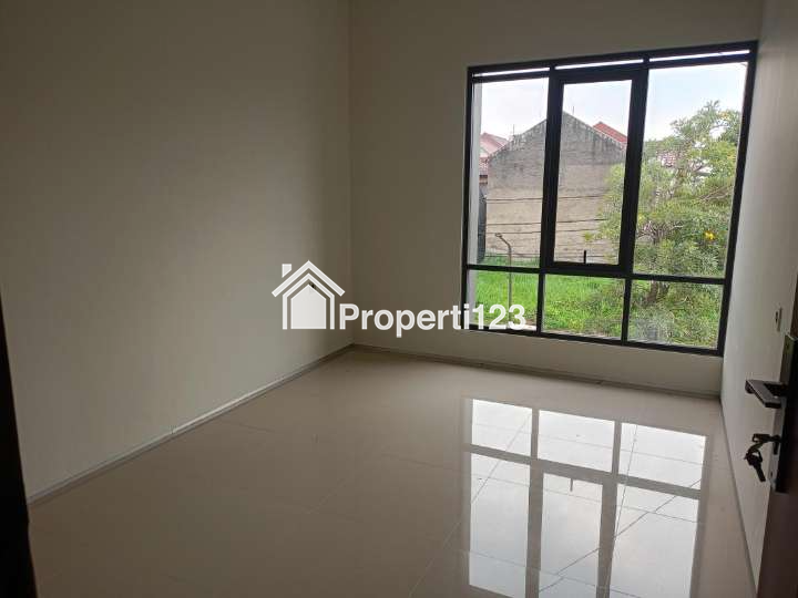 Rumah Mewah Baru Siap Huni di Mainroad Jl Sukarno Hatta Bandung - 12