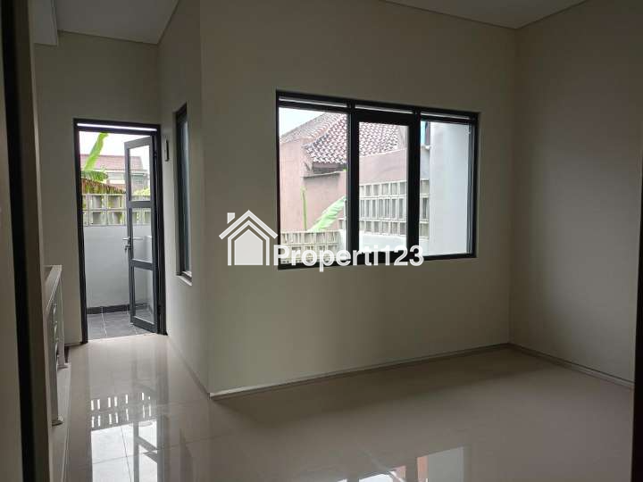 Rumah Mewah Baru Siap Huni di Mainroad Jl Sukarno Hatta Bandung - 9