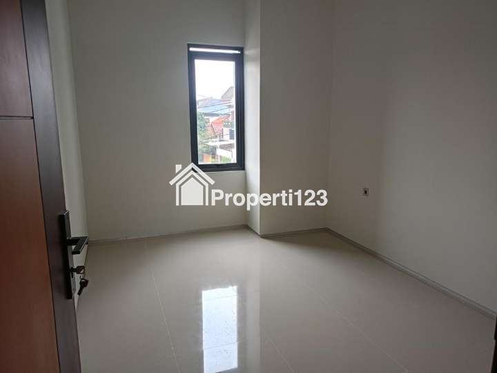 Rumah Mewah Baru Siap Huni di Mainroad Jl Sukarno Hatta Bandung - 10