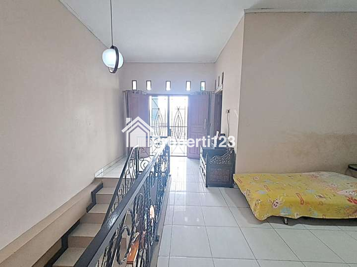 Rumah Bagus 2 Lantai Siap Huni Kota Harapan Indah Bekasi - 11