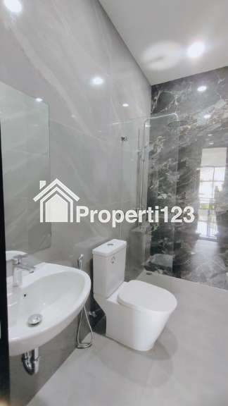 Rumah baru lokasi strategis di Kencana Loka BSD - 7