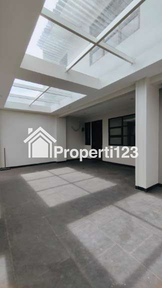 Rumah baru lokasi strategis di Kencana Loka BSD - 10