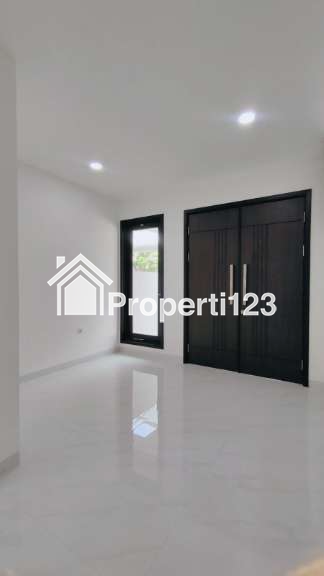 Rumah baru lokasi strategis di Kencana Loka BSD - 5