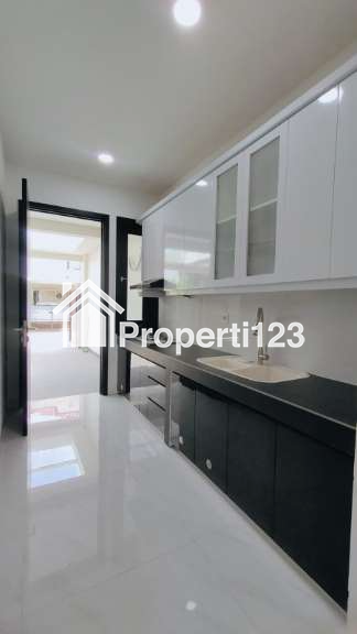 Rumah baru lokasi strategis di Kencana Loka BSD - 9