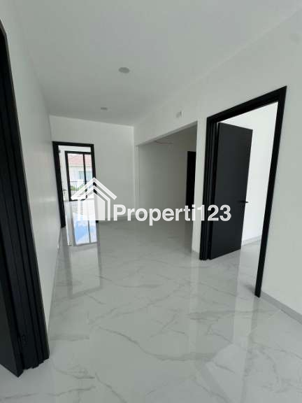 Rumah baru lokasi strategis di Kencana Loka BSD - 16