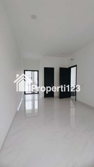Rumah baru lokasi strategis di Kencana Loka BSD - 3