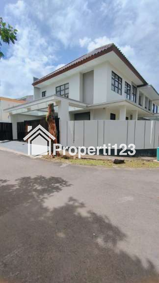 Rumah baru lokasi strategis di Kencana Loka BSD - 17