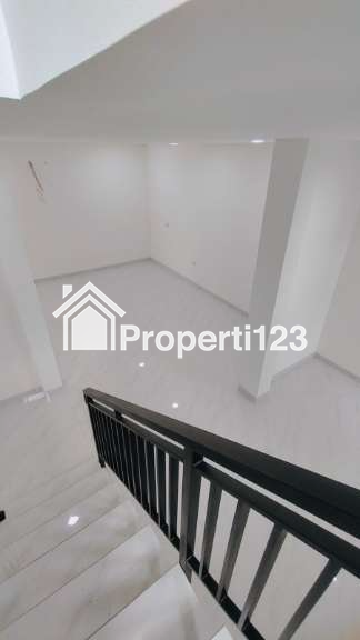 Rumah baru lokasi strategis di Kencana Loka BSD - 4