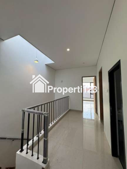 Rumah baru mewah modern dalam komplek di Rawamangun Jaktim - 8
