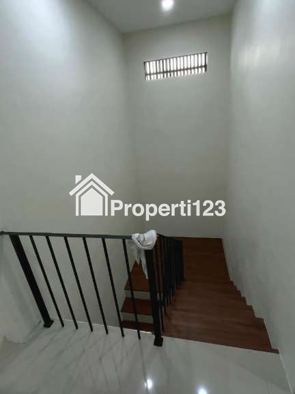 Rumah baru non komplek siap huni di Utan Kayu Matraman Jaktim - 9