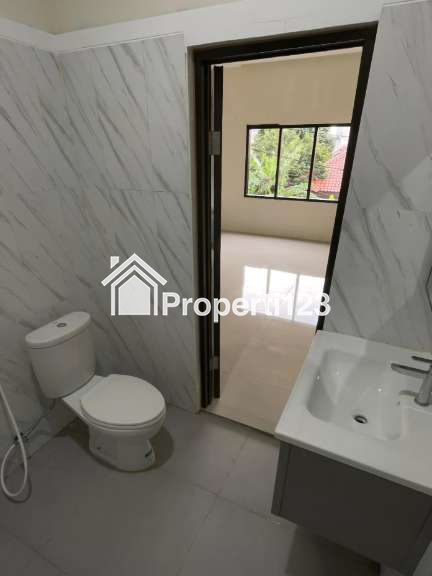 Rumah baru non komplek siap huni di Utan Kayu Matraman Jaktim - 12