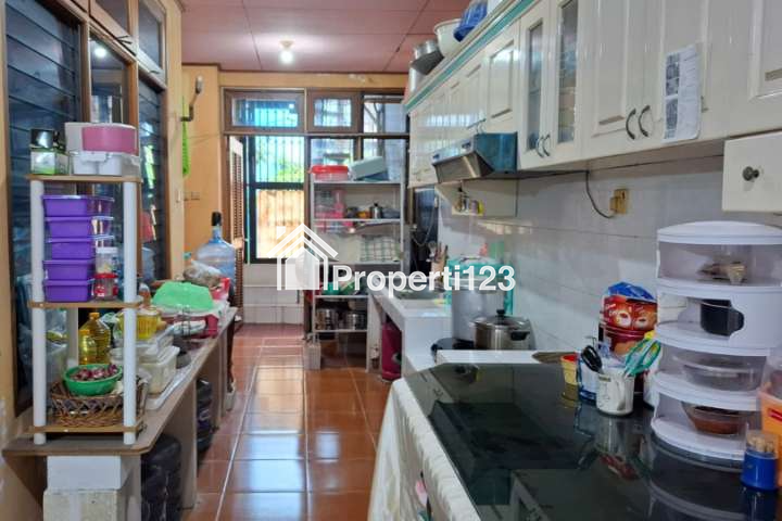 Rumah Hoek Strategis Kota Harapan Indah Bekasi - 9