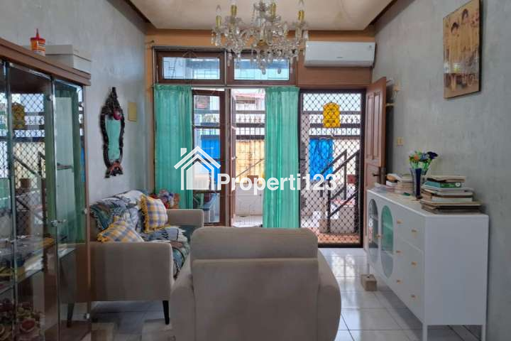 Rumah Hoek Strategis Kota Harapan Indah Bekasi - 5