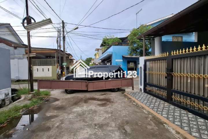 Rumah Hoek Strategis Kota Harapan Indah Bekasi - 15