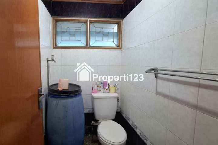 Rumah Hoek Strategis Kota Harapan Indah Bekasi - 11