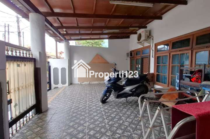 Rumah Hoek Strategis Kota Harapan Indah Bekasi - 3