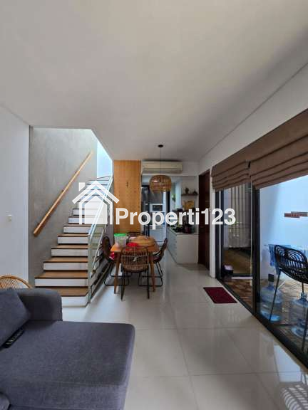 Rumah fully furnished dalam townhouse di Bambu Apus Jaktim - 2