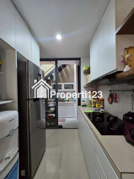 Rumah fully furnished dalam townhouse di Bambu Apus Jaktim - 11
